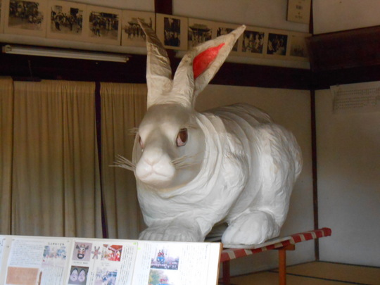 菟足神社　ウサギの御神輿.JPG